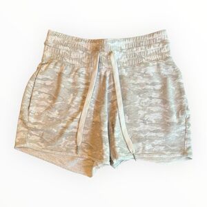 Tasc Performance Womens Shorts Gray Camo Size XS Drawstring Active Pockets
